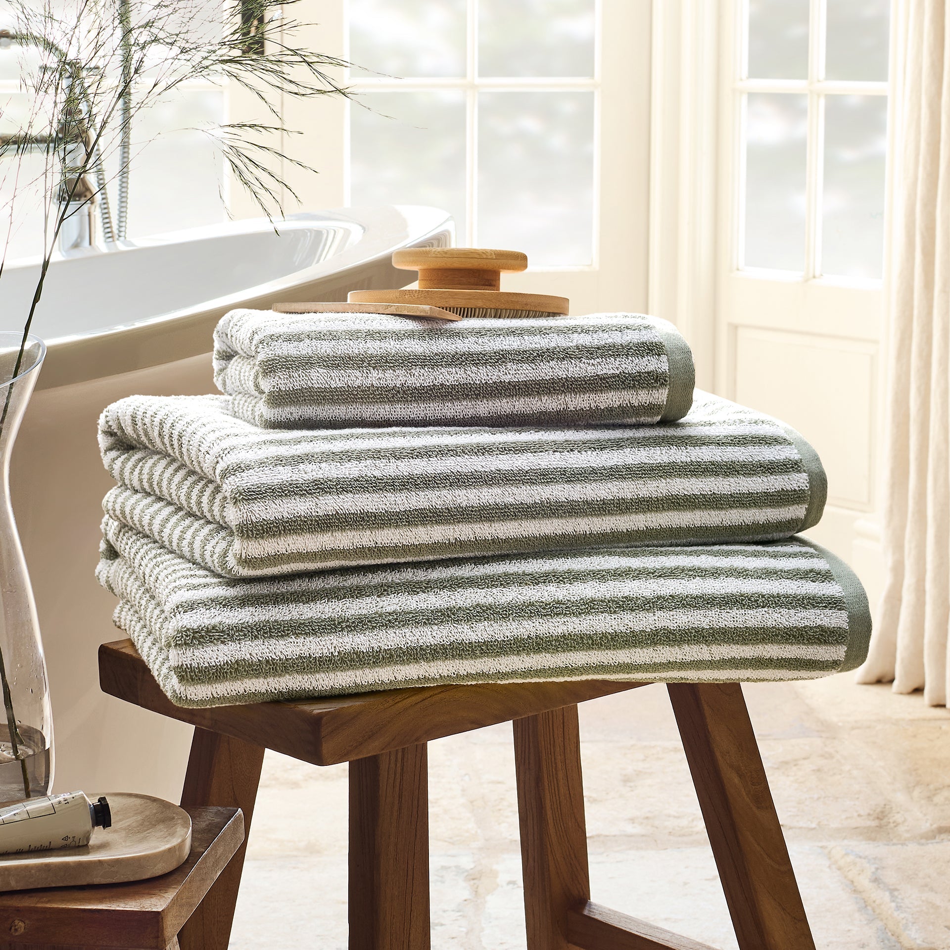What To Do With Old Towels: 5 Ways to Reuse & Upcycle