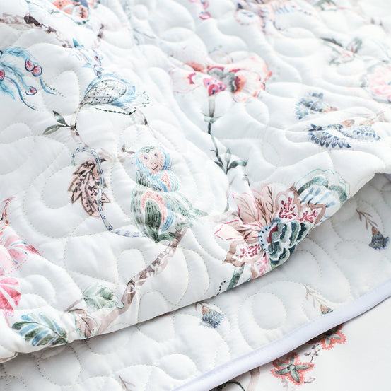 A Garden of One's Own: Spring-Summer Floral Bed Linen Collections