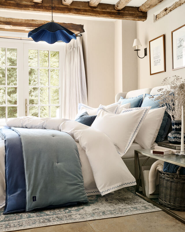 What is a Top Sheet - Does Your Bed Need One?