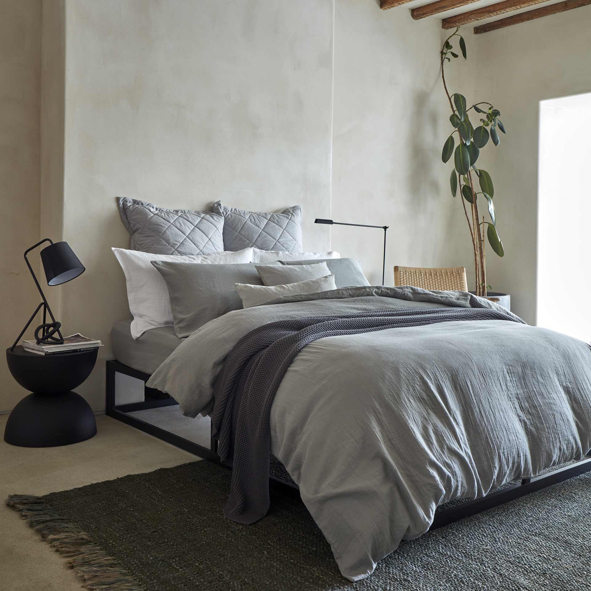 How to Make Your Bed: Easy Tips and Tricks – Christy