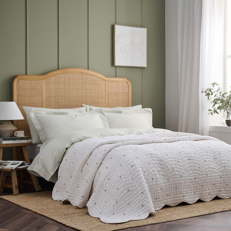 Vintage Posy Bedspread
